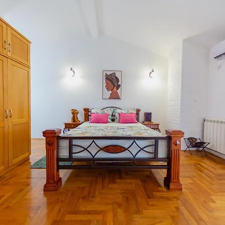 Villa Jakov *