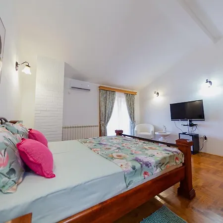 Jakov Villa Podgoriçe
